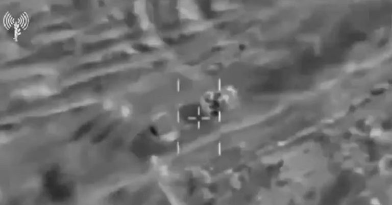 العدو ينشر مشاهد استهداف السيارة في الناقورة (فيديو)