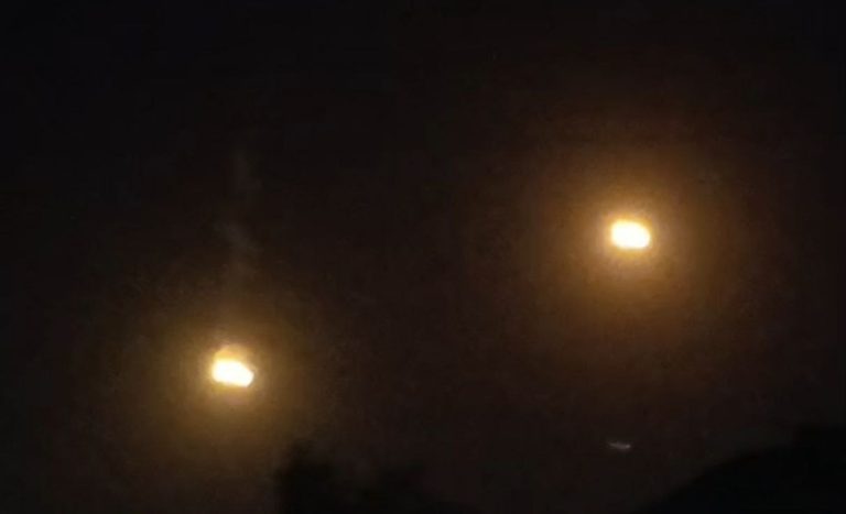 العدو يقصف حولا ويلقي قذائف ضوئية على الماري