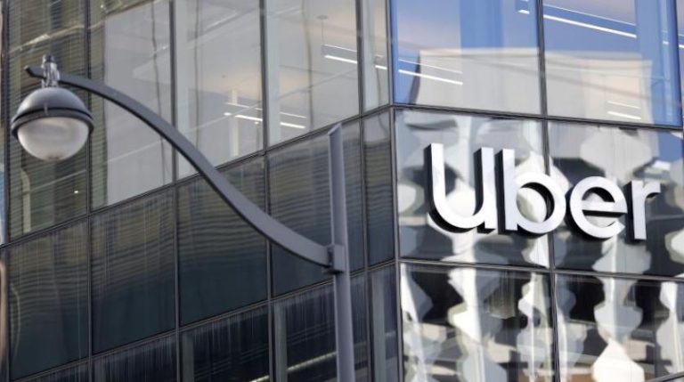 “أوبر” تدفع تعويضات لسائقي الأجرة؟