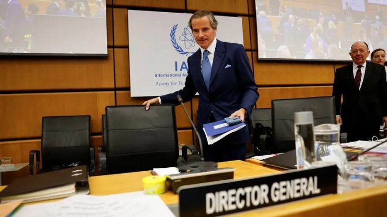 غبار المعارك يحجب “ولادة نووية”!