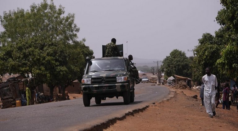 مسلحون يختطفون 15 طفلاً من مدرسة في نيجيريا