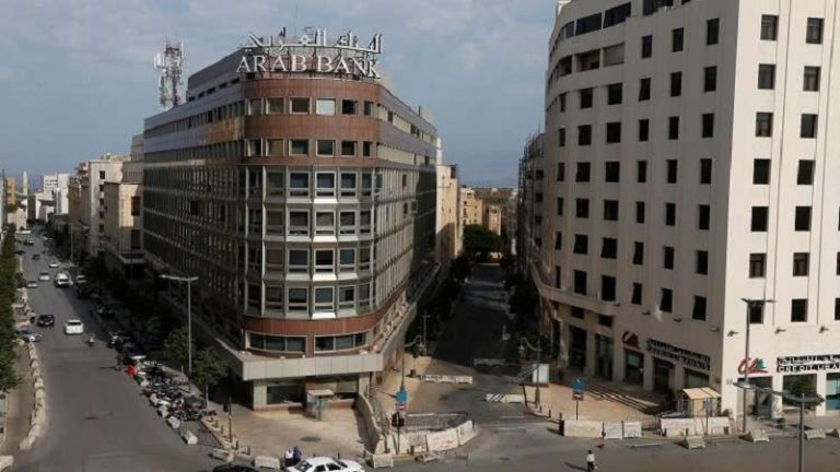 صرف 40% من موظّفي البنك العربي