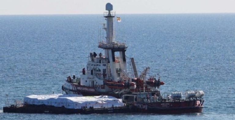 سفينة المساعدات الإسبانية تقترب من غزة