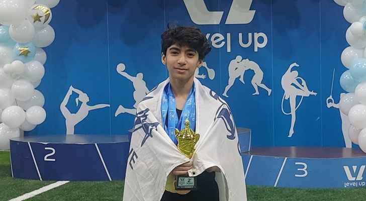 فتى لبناني يافع يبرز بلعبة الجمباز