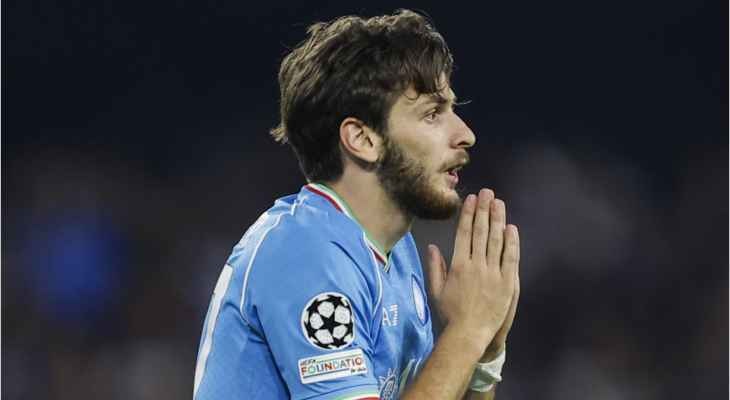 نابولي يقدم عرضاً للتجديد لنجمه الجورجي