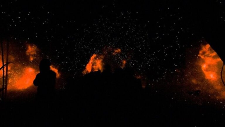 بالفيديو.. حريق ضخم في استديو الأهرام المصري