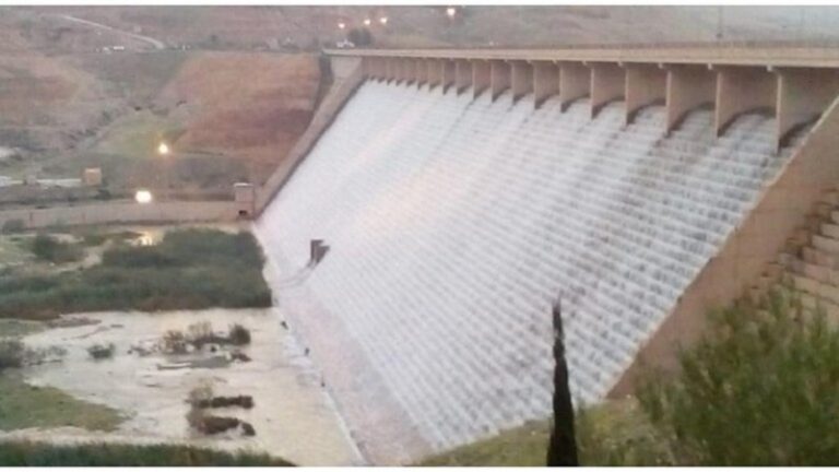 بالفيديو.. فيضان سد في الأردن