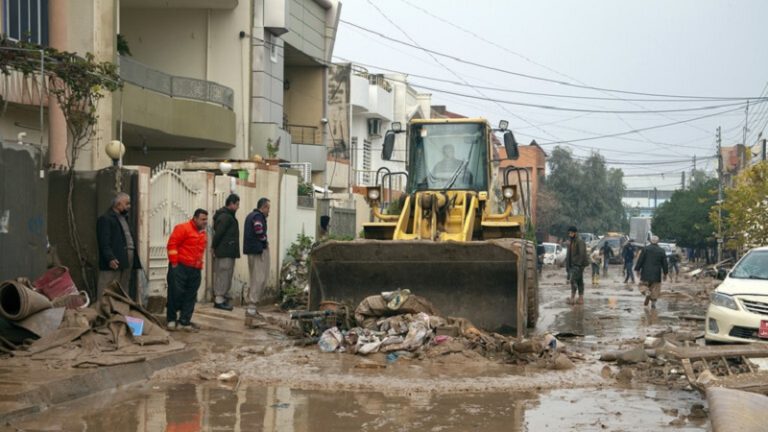 بالفيديو.. عاصفة رعدية قوية تضرب العراق