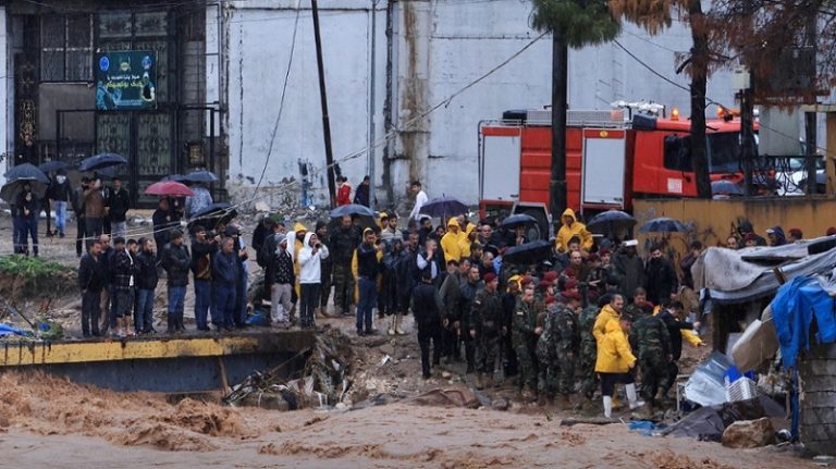 بالفيديو والصور.. فيضانات وسيول جارفة في العراق!