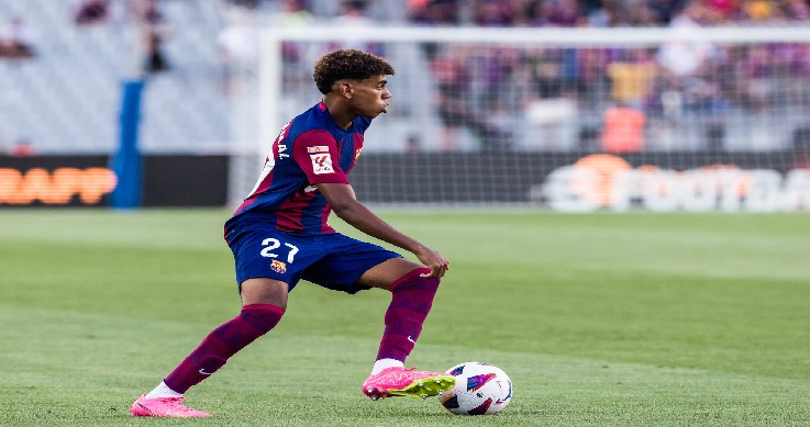 ما حقيقة تقديم باريس سان جيرمان عرض كبير للامين يامال؟