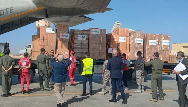 الجزائر تشحن 118 طناً من المواد الغذائية لأهالي قطاع غزة