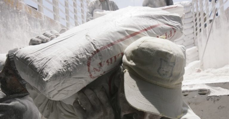 الاحتكار يضرب مجدّداً: شركات الاسمنت تتهرّب من 370 مليون دولار