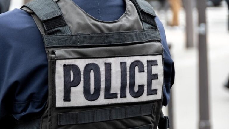 الشرطة الفرنسية تعتقل مراهقاً للاشتباه في قيامه بالتحضير لهجوم “إرهابي”