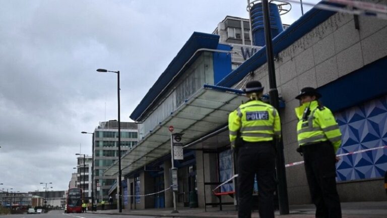 طعن صحافي إيراني معارض في لندن!