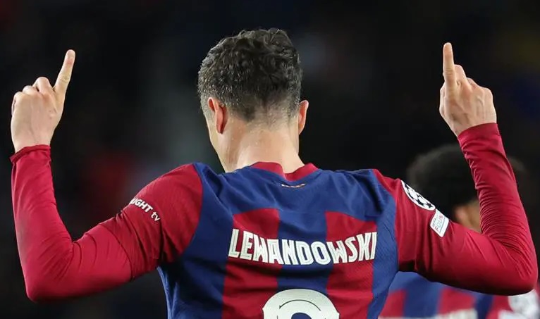 ليفاندوفسكي يتخذ قراره بشأن العرض السعودي