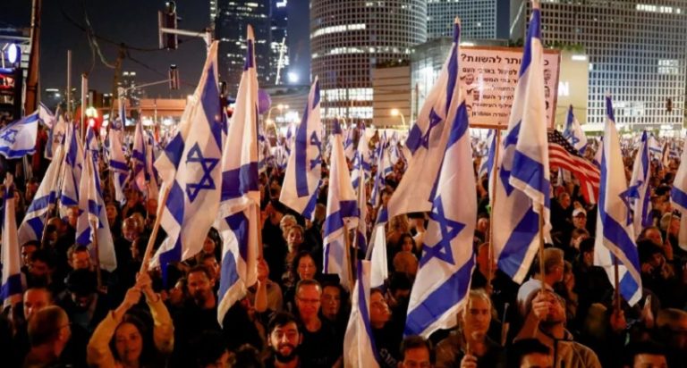 الاحتلال يعتقل 16 متظاهراً في “تل أبيب” (فيديو)