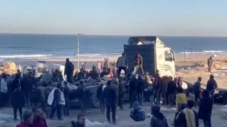 بالفيديو.. الاحتلال يستهدف المدنيين عند دوار النابلسي مجدداً!