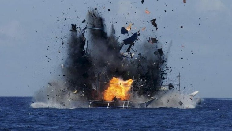 بدء عمليات الإنقاذ البحري بعد هجوم عدن