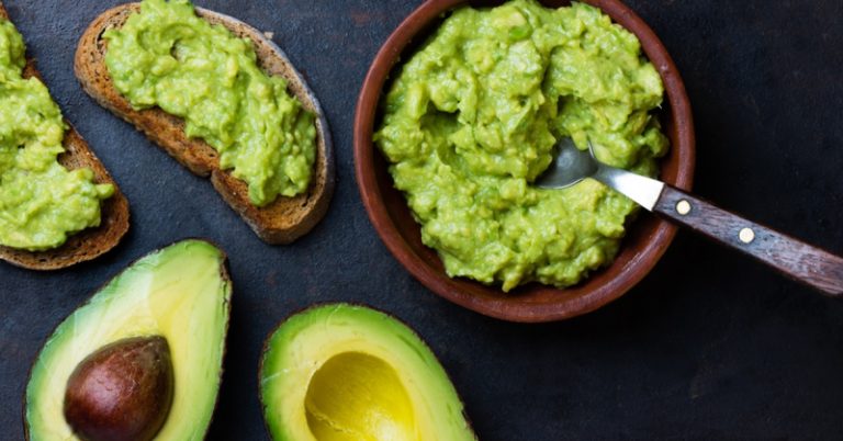 ماذا يحصل إذا تناولنا حبة أفوكادو يومياً؟