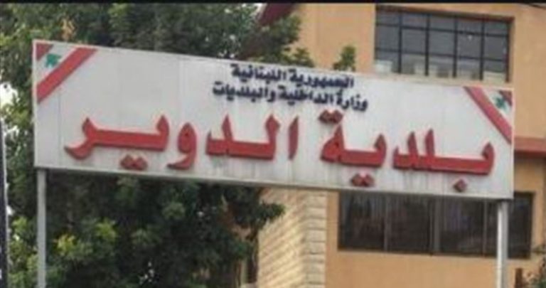 حاول إحراق بلدية الدوير.. ولاذ بالفرار