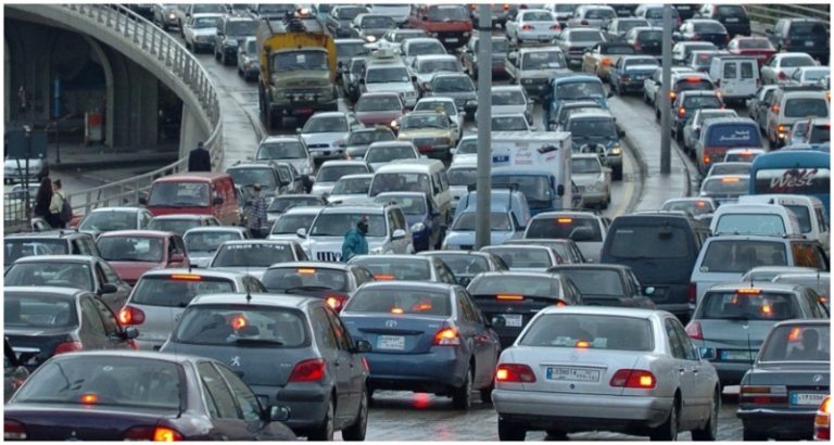 بالفيديو.. جريحان بتصادم بين 16 سيارة على أوتوستراد الصياد