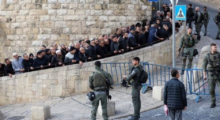 الاحتلال يمنع المواطنين من أداء الصلاة في بيت لحم