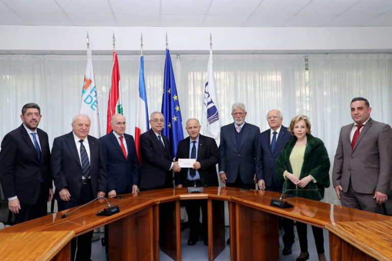 مساعدة من “جمعية اعضاء جوقة الشرف” لدعم الصندوق الاجتماعي في ” اوتيل ديو”