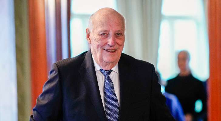 ملك النرويج يخضع لعملية تثبيت جهاز لدقات القلب