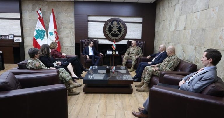 هوكشتاين يزور قائد الجيش ويجتمع مع نواب من المعارضة