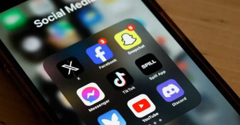 ولاية أميركية تمنع التواصل الإجتماعي عن القُصّر