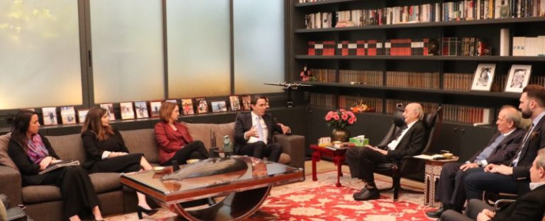 جنبلاط يبحث مساعي التهدئة مع هوكشتاين