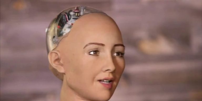 “إيمو” يقلد تعابير الوجه! (صورة)