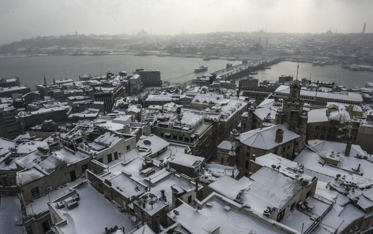 إغلاق مطار النرويج بسبب الطقس السيئ