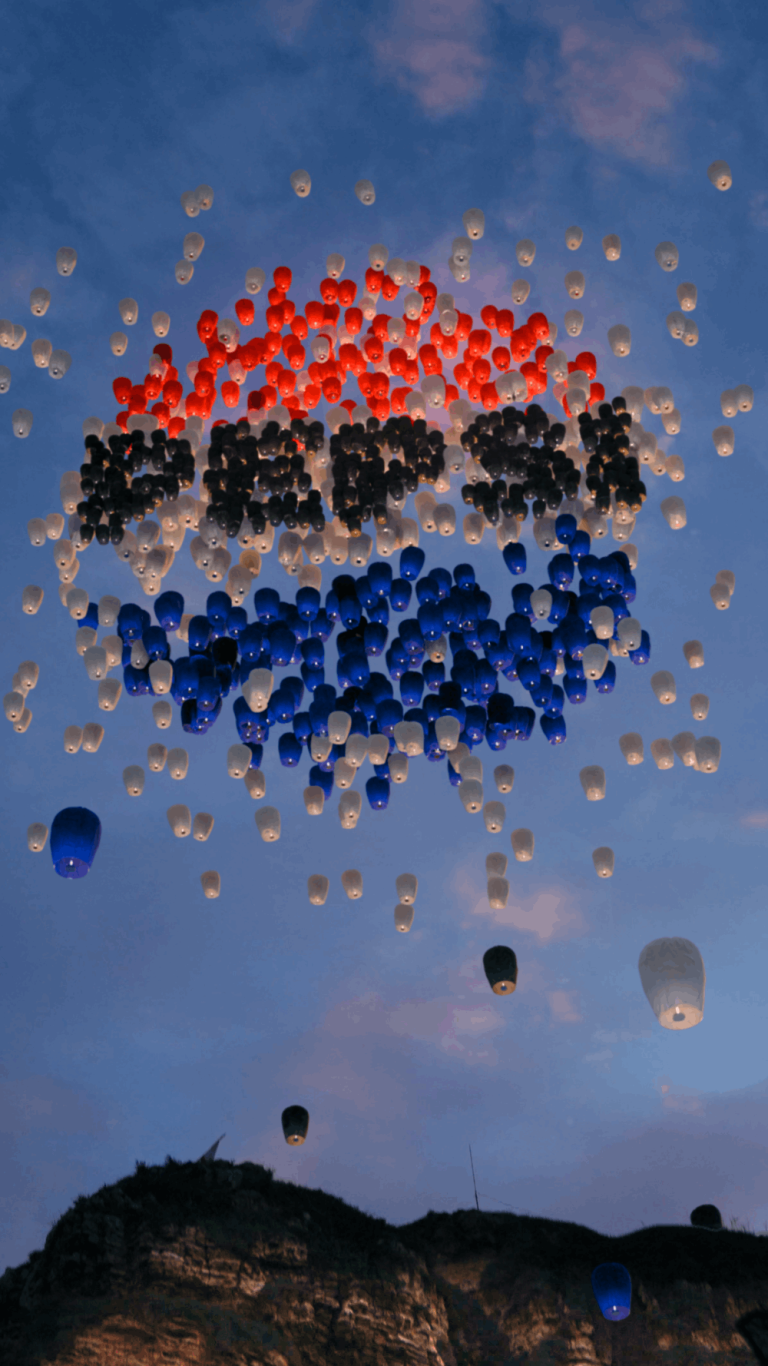 شعار “بيبسي” الجديد في سماء بيروت (صور)