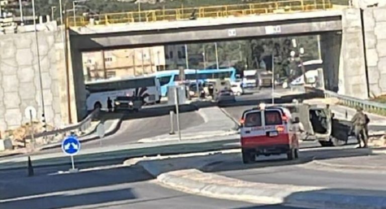 إعلام العدو: إصابة جندي بعملية طعن في نابلس