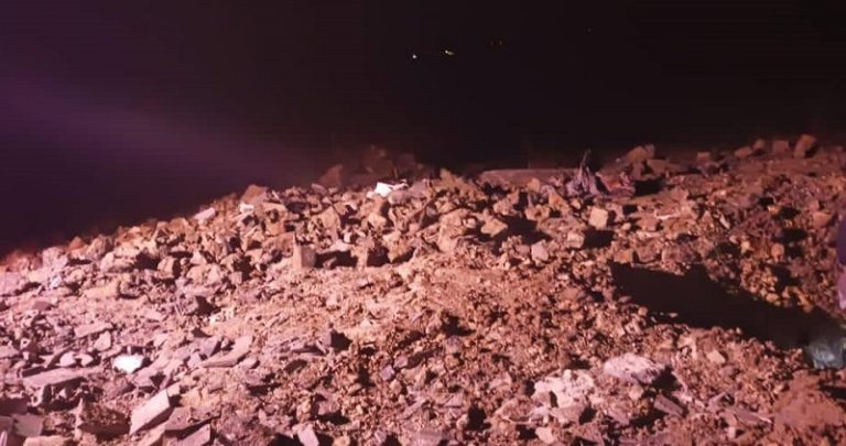 انتشال شهيد من تحت الأنقاض في الضهيرة