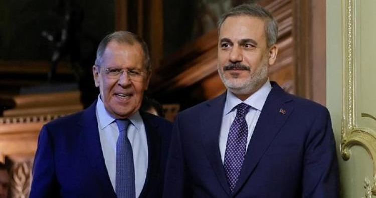 لافروف يلتقي نظيره التركي في أنطاليا