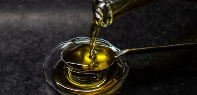 كيف يساعد زيت الزيتون في الحفاظ على الصحة؟