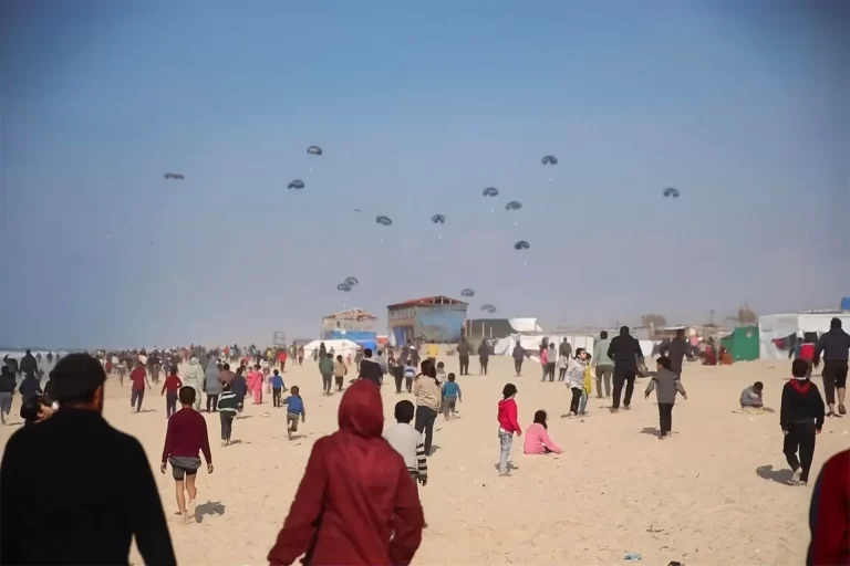 إنزال مساعدات إماراتية على غزة