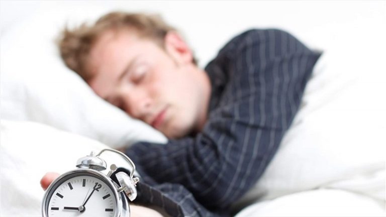 هل يعوض النوم في العطلة تعب الأسبوع؟