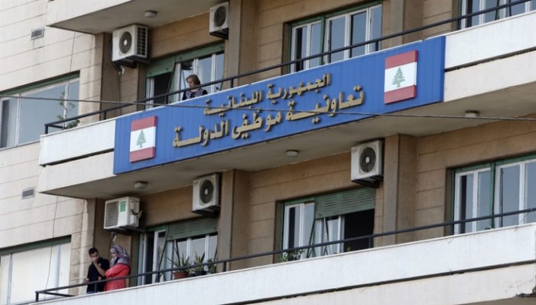 بالأرقام والصور ـ منح التعليم × 50 لموظفي القطاع العام