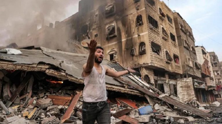 الاحتلال يفجر مباني في مخيم النصيرات