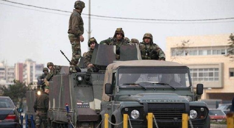 الجيش يوقف مواطنين في صور.. ويداهم منازل في بعلبك