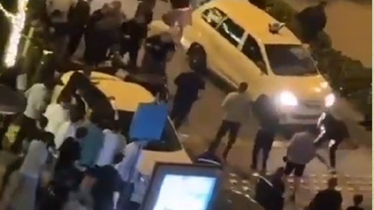 إشكال كبير أمام أحد المقاهي في بيروت (فيديو)