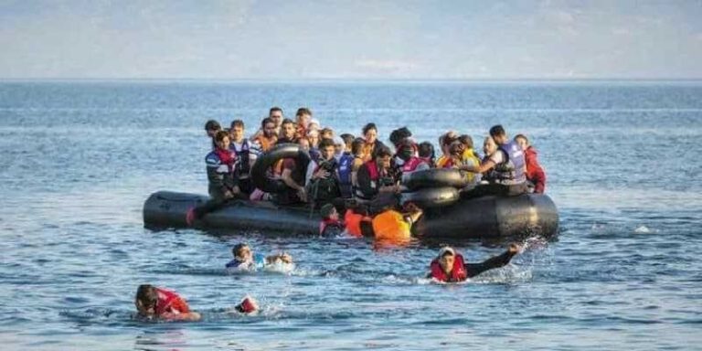 300 مهاجر سوري غير شرعي عالقون وسط البحر!