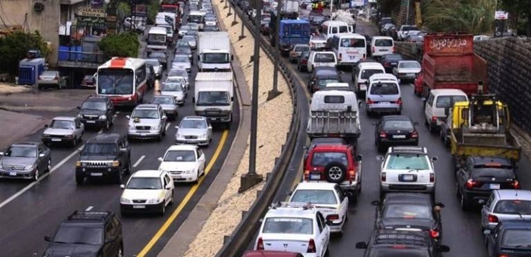 إنقلاب مركبة على أوتوستراد جونية