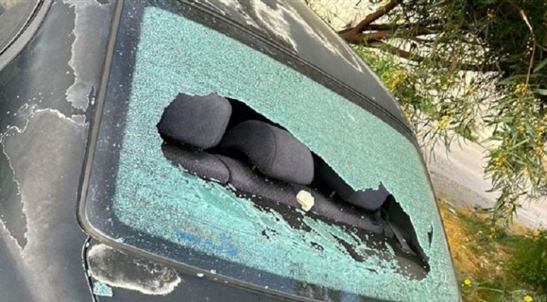 تكسير وتحطيم زجاج سيارات في البترون