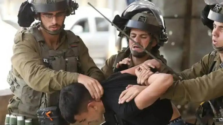 الإحتلال يعتقل 40 فلسطينياً في الضفة الغربية