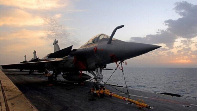 سرقة حقيبة سرية في باريس