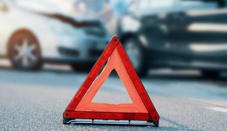 قتيلان باصطدام سيارة بحاجز حديدي على أوتوستراد جبيل